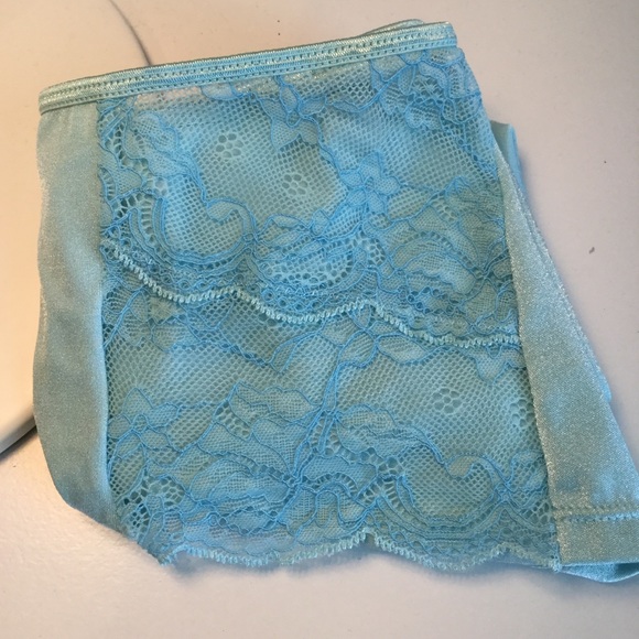 Pretty panties - Picture 2 of 3